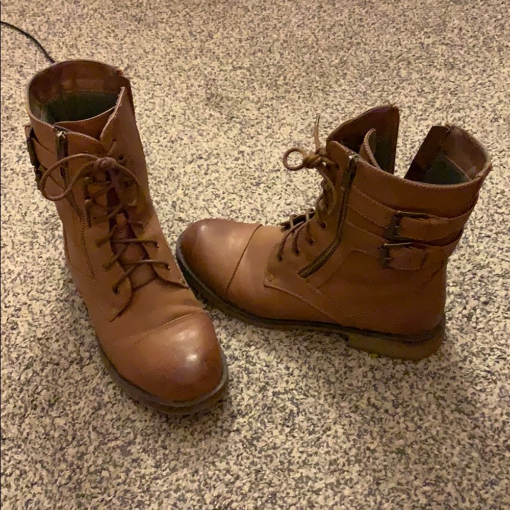 Combat boots